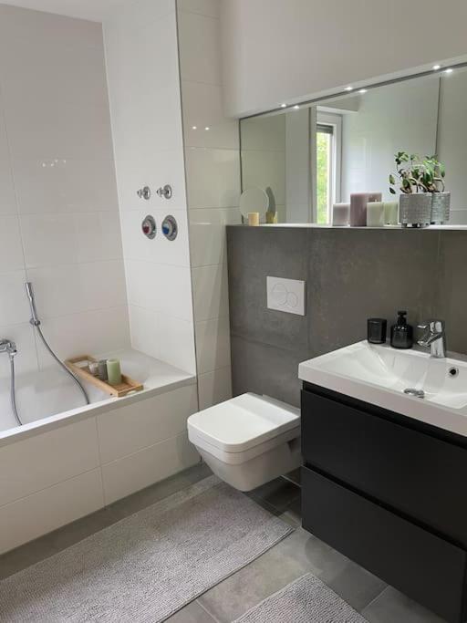 Messe- Augsburg- Legoland Guenzburg - 6 Personen Apartment Zusmarshausen Bagian luar foto